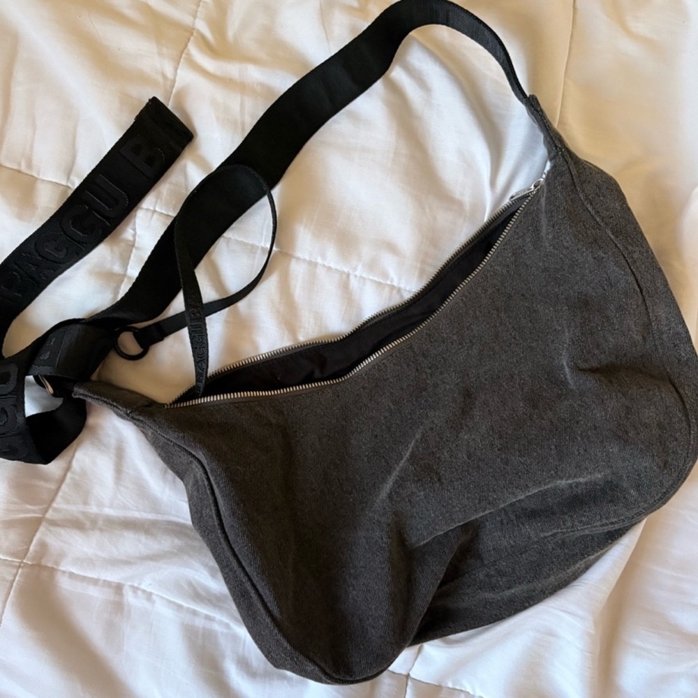 BAGGU Medium Denim Crescent Bag - Picture 2 of 3